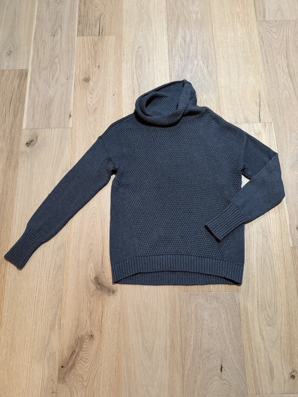 Athleta Waffle Knit Funnel Cowl Neck Sweatshirt M Chunky Pullover Layer Thermal